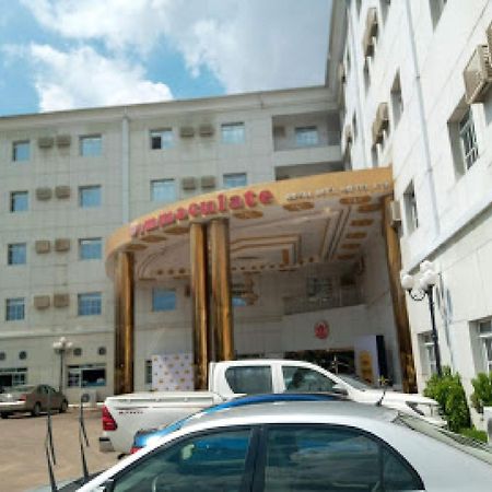 Room In Bb - Immaculate Royal International Hotel Owerri Buitenkant foto