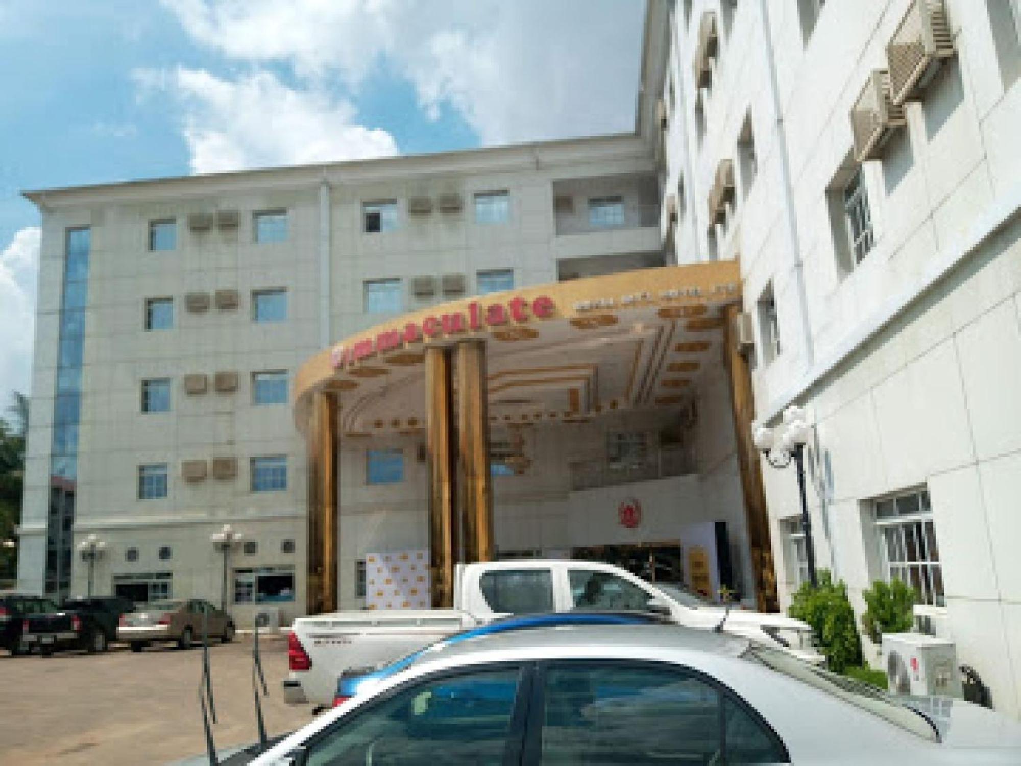 Room In Bb - Immaculate Royal International Hotel Owerri Buitenkant foto
