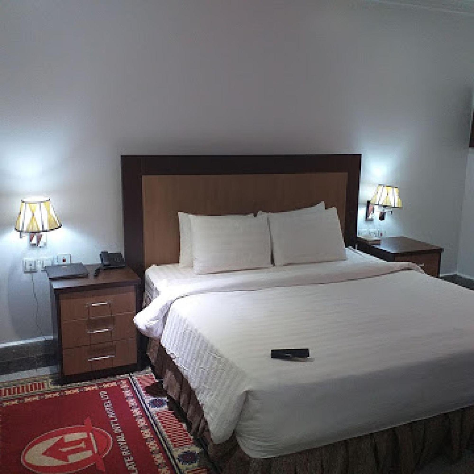 Room In Bb - Immaculate Royal International Hotel Owerri Buitenkant foto