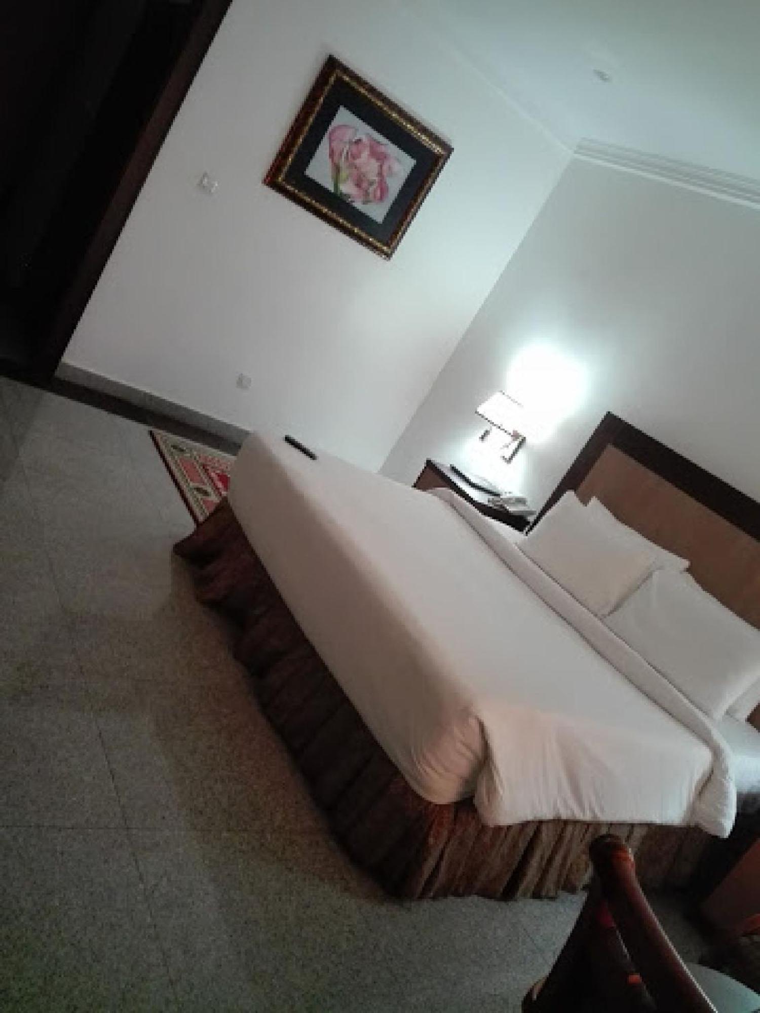 Room In Bb - Immaculate Royal International Hotel Owerri Buitenkant foto