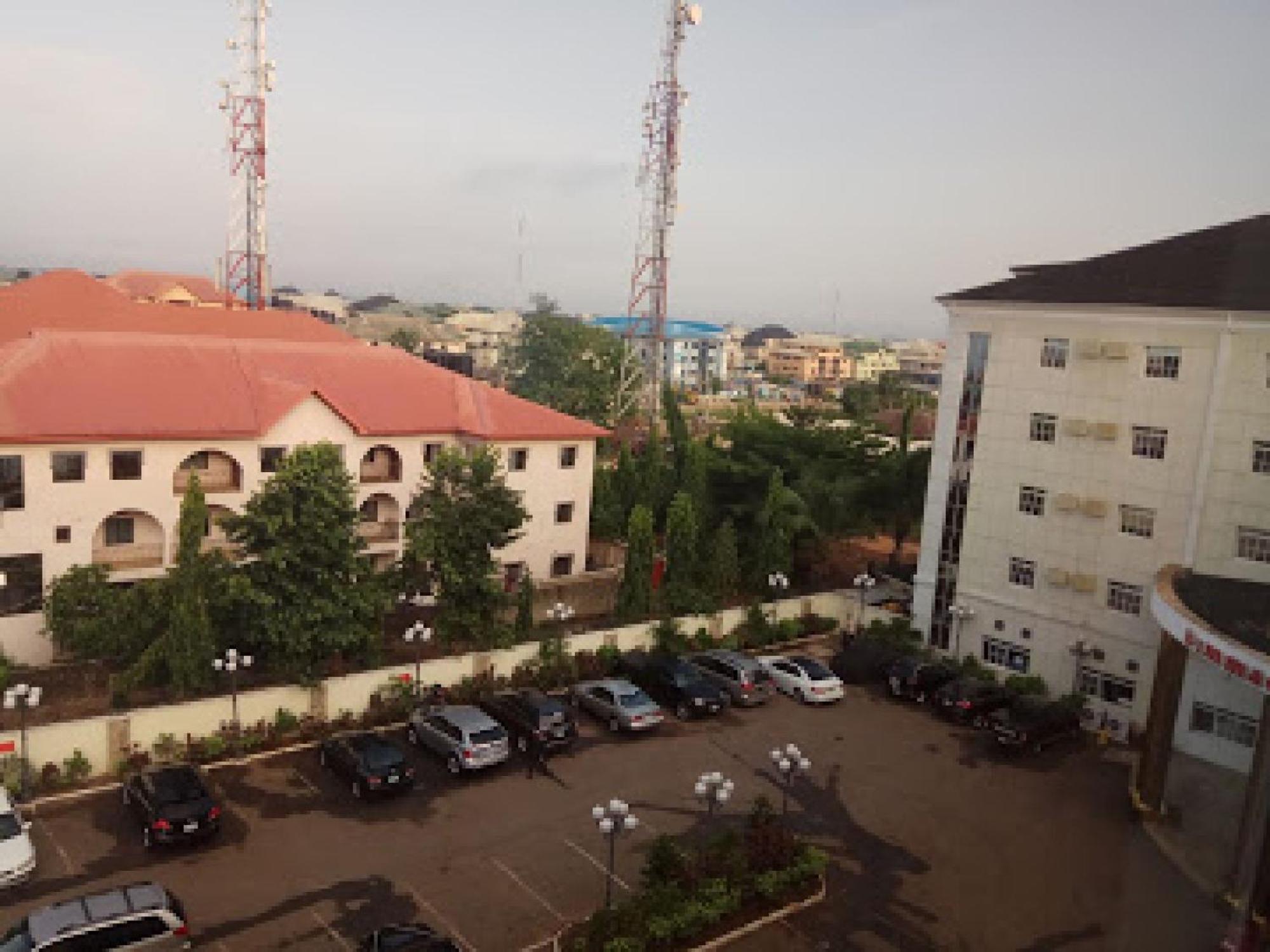 Room In Bb - Immaculate Royal International Hotel Owerri Buitenkant foto
