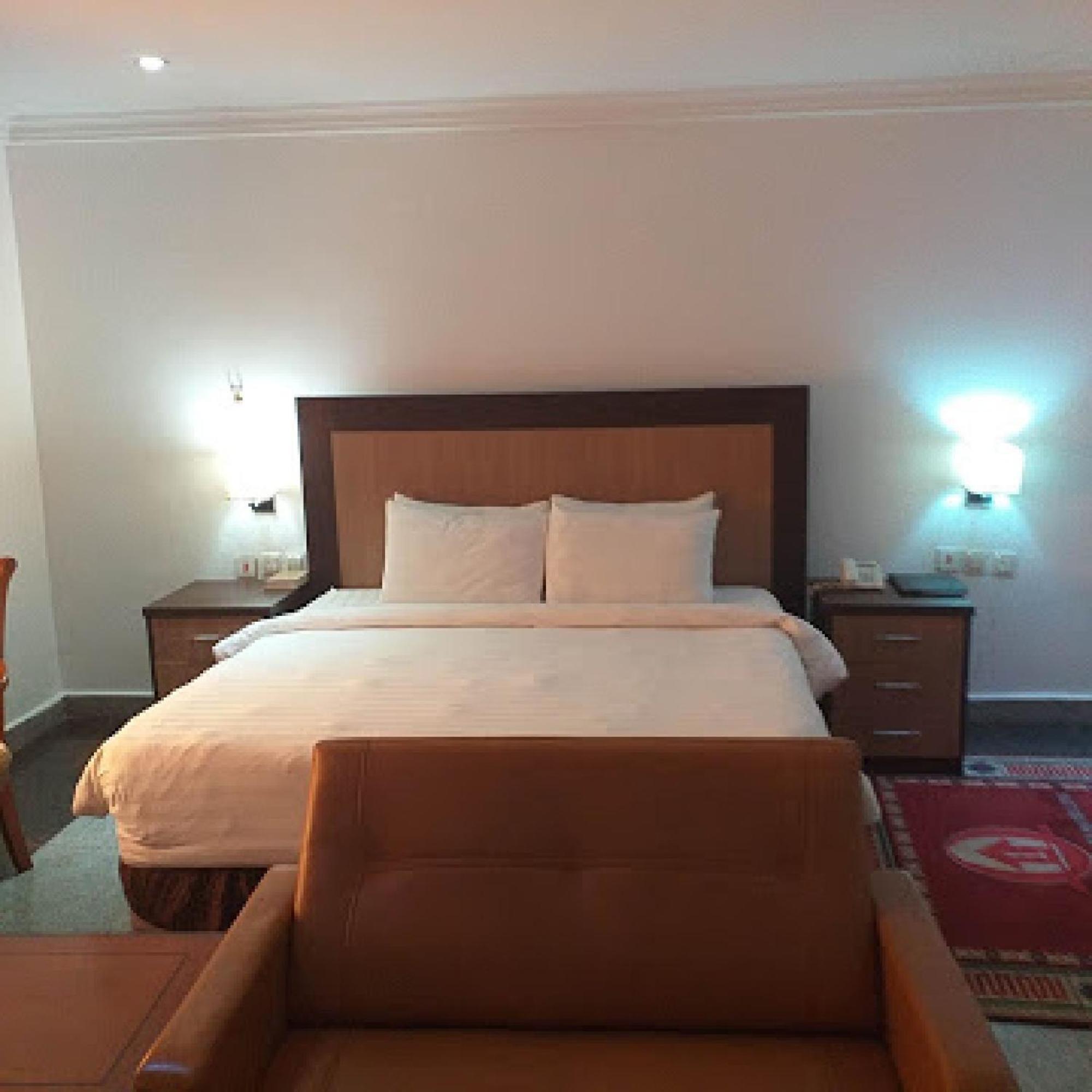 Room In Bb - Immaculate Royal International Hotel Owerri Buitenkant foto